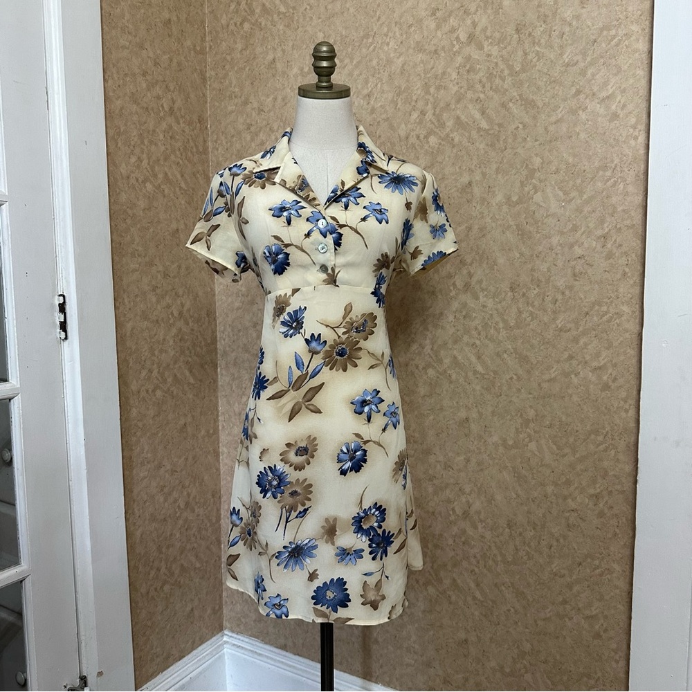 VTG 90s Tan & Blue Floral Button Front Tie Back Collar Shirt Dress